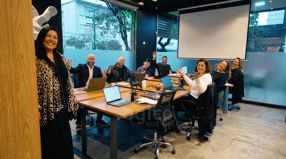 Equipe Ademicon Caxias do Sul em reunião